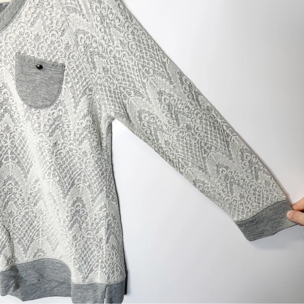 Soft Surroundings gray white lace overlay vneck long sleeve top medium petite